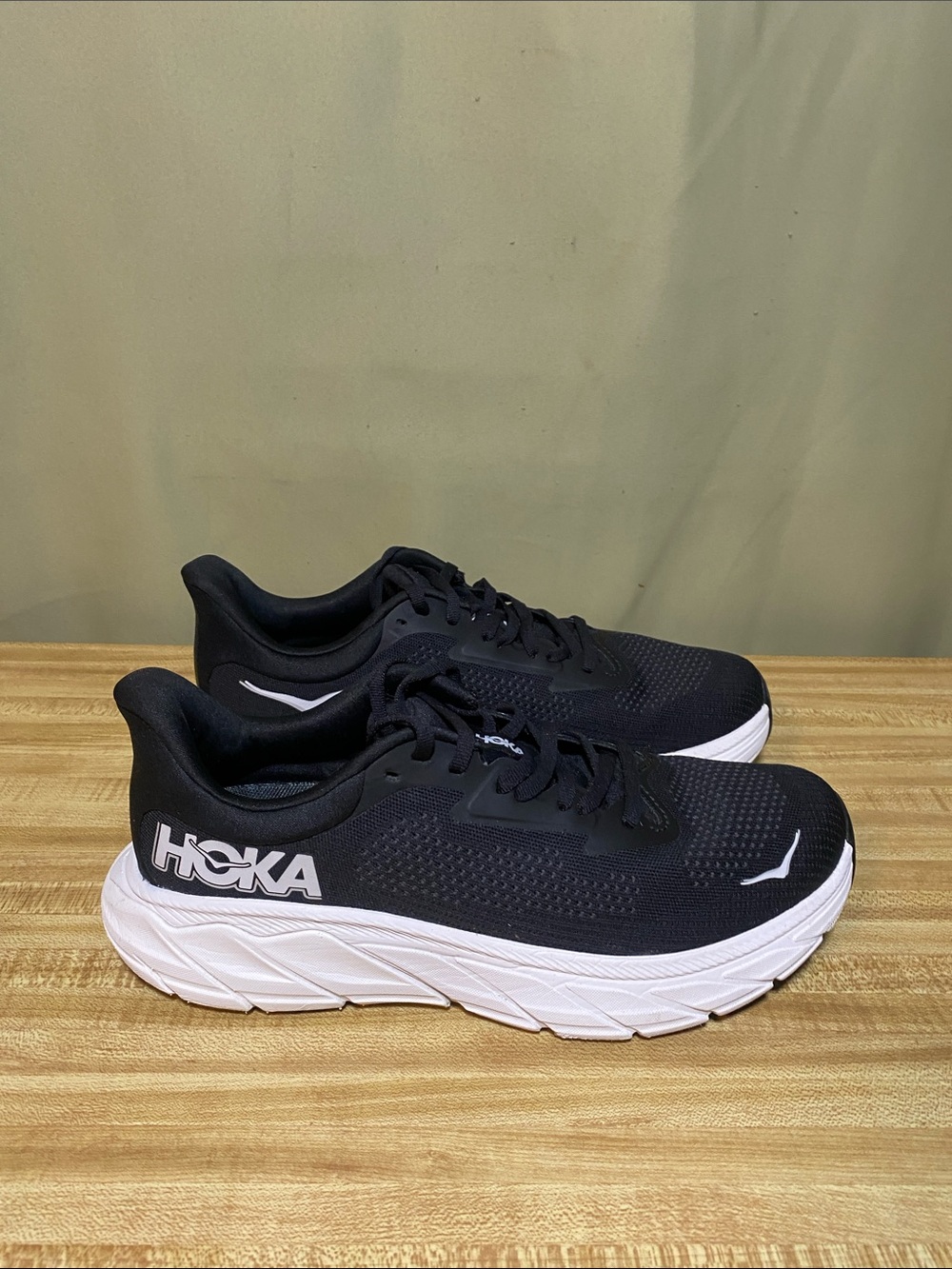HOKA Arahi 7 Running Walking Shoes Black White Mens 9.5 B